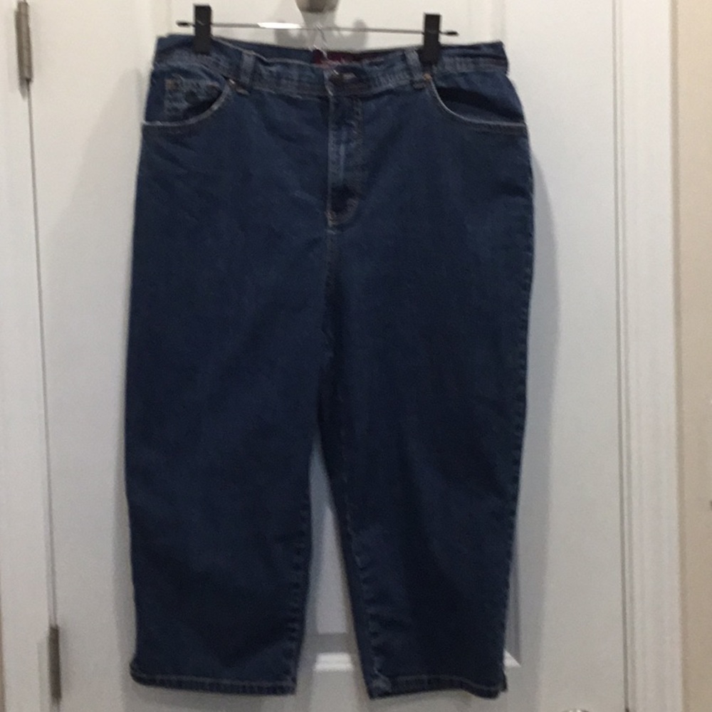 Gloria Vanderbilt Capri Jeans, size 18